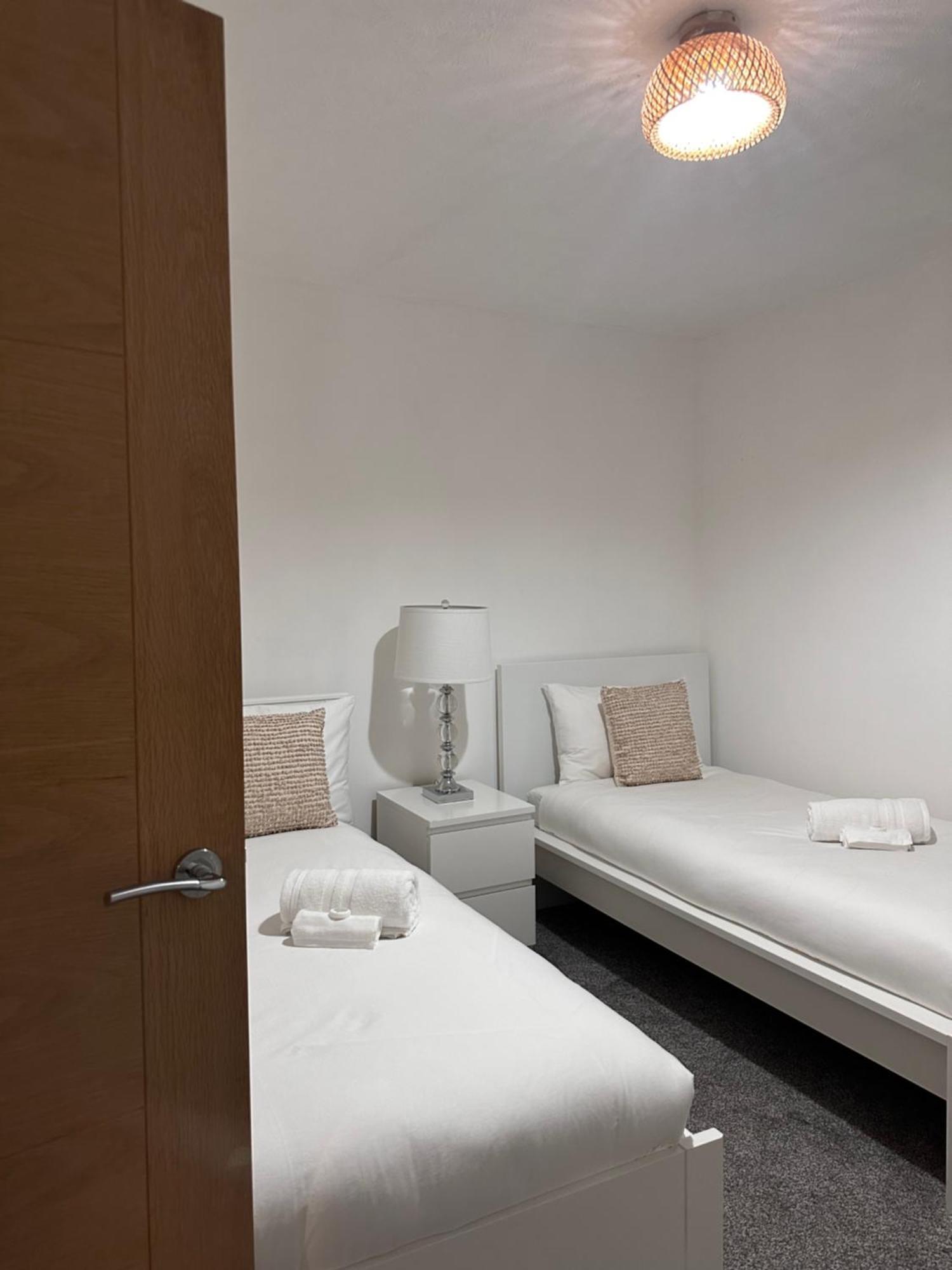 Ocean Village Marina 2 Bedroom Apartment With Balcony! Southampton Exterior foto